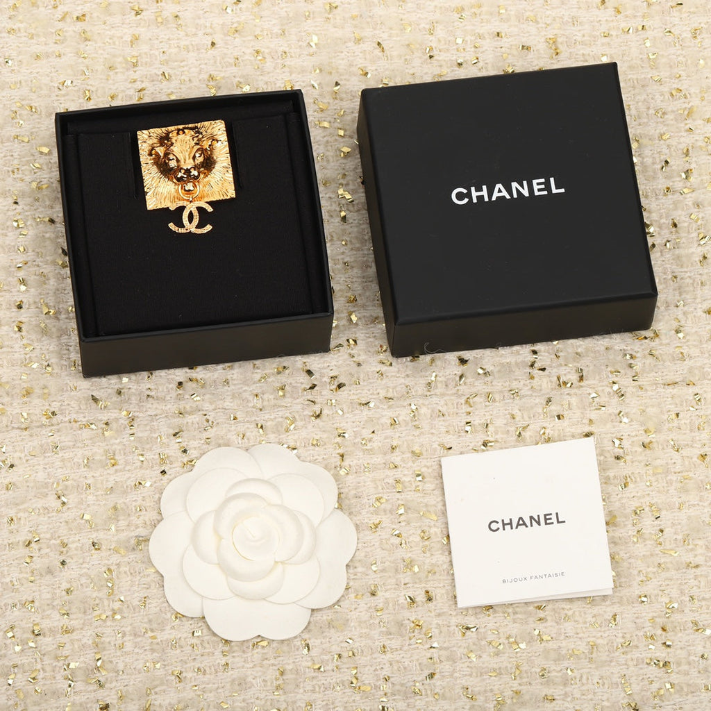 18K  Chanel Tiger Brooch