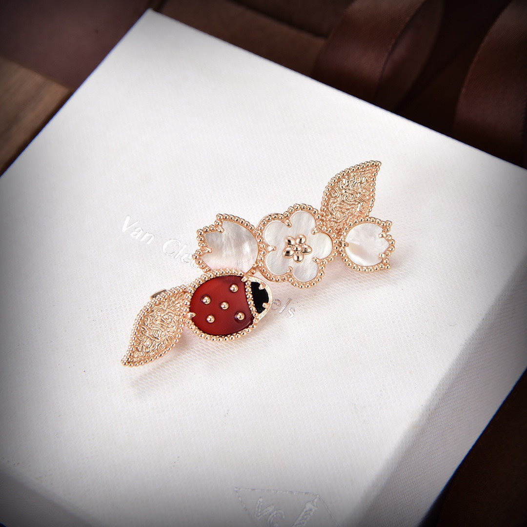 18K Lucky Spring Clip Brooch