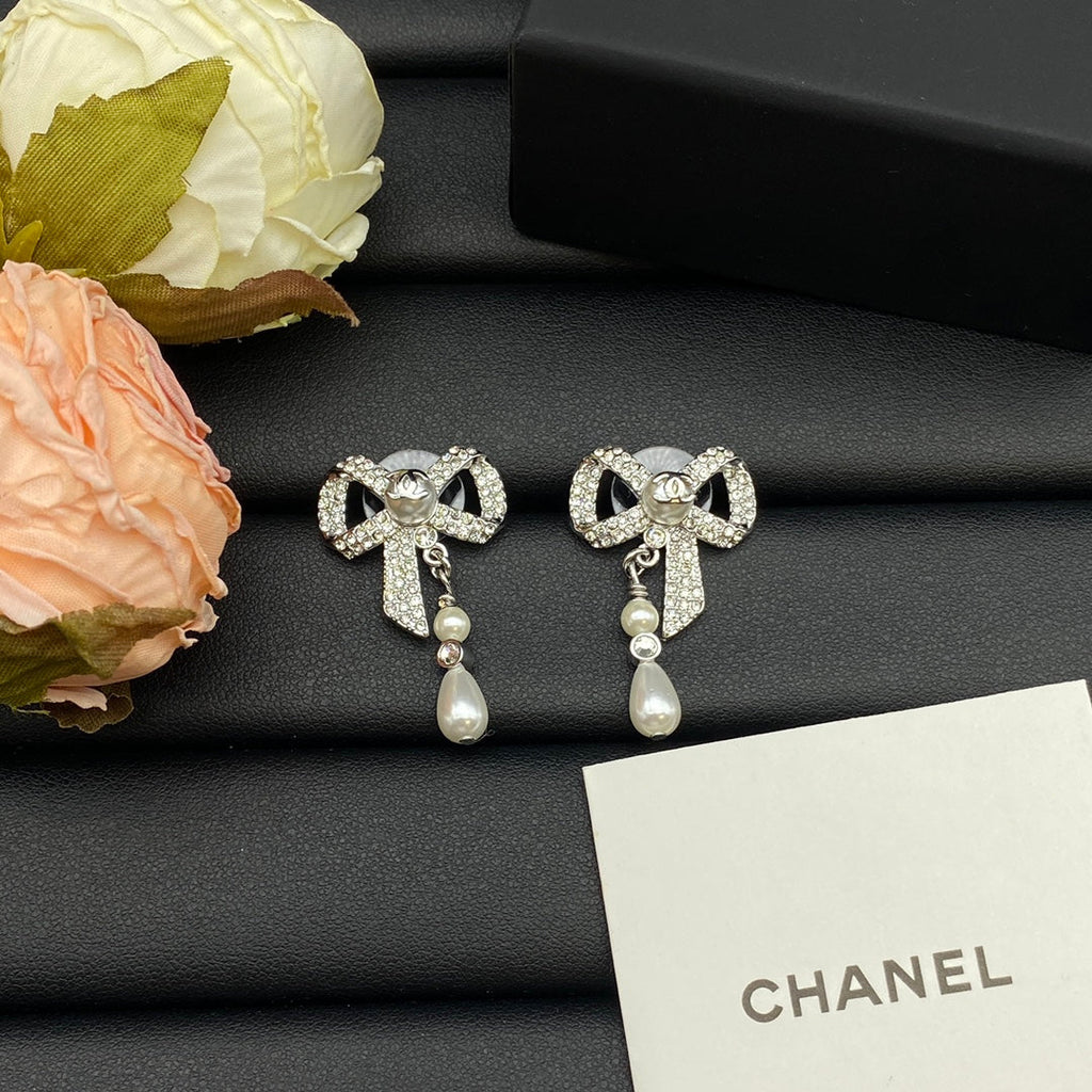 18K  Chanel Butterfly Pearl Earrings