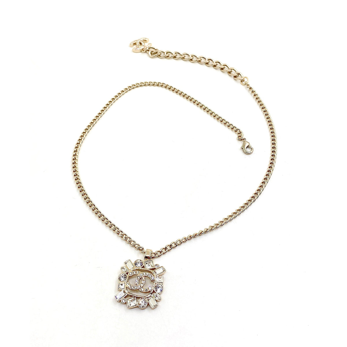 18K  Chanel Diamonds Pendant Necklace