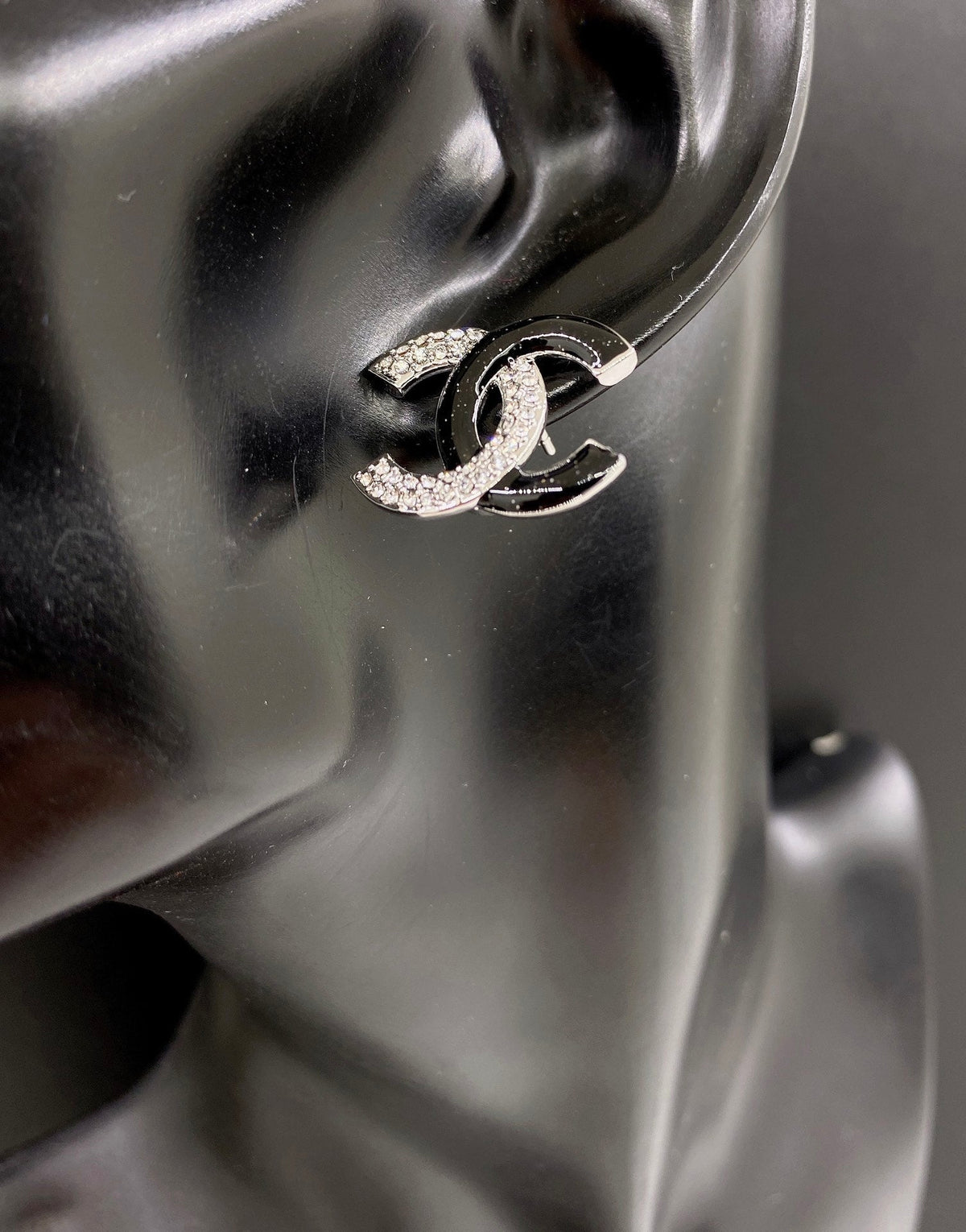18K  Chanel Black Diamonds Earrings