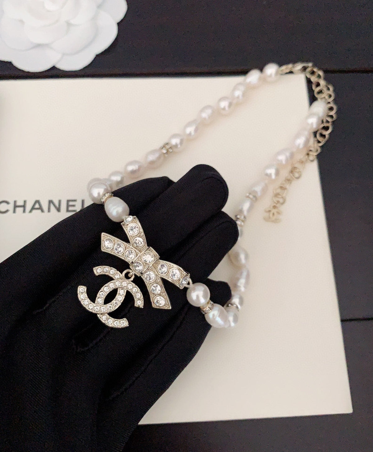 18K  Chanel Bow Tie Diamonds Necklace