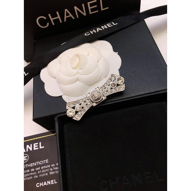 18K  Chanel Bow Tie Diamond Brooch