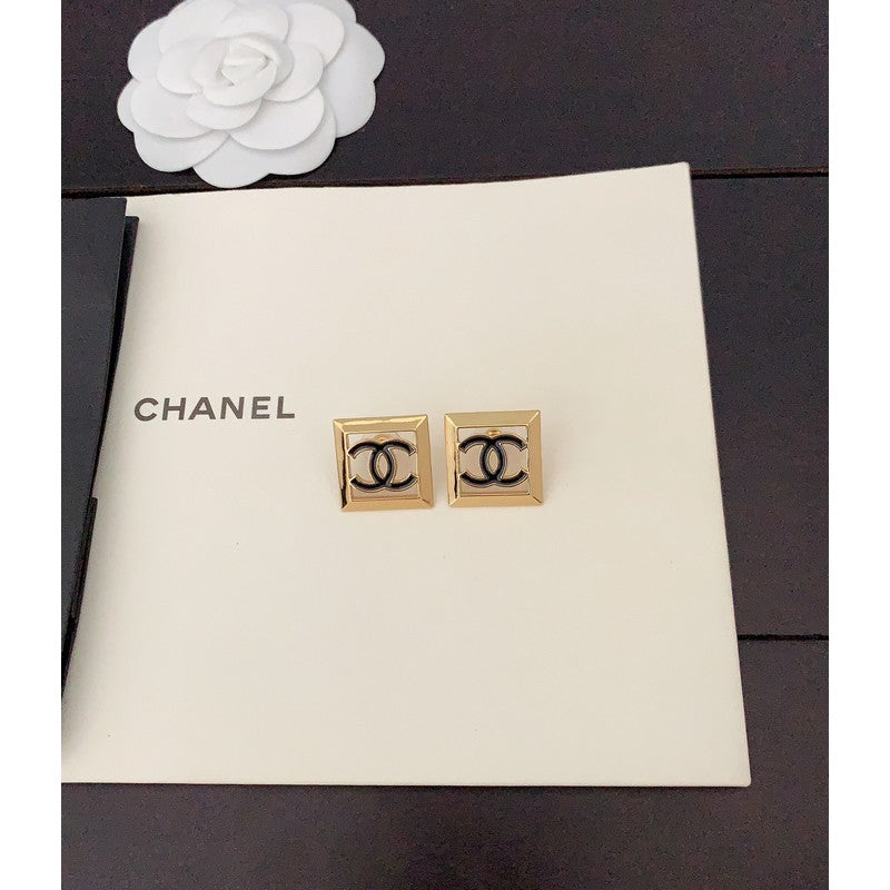 18K  Chanel Square Hollow Earrings