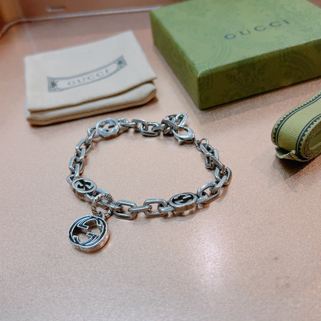 Double Gucci Interlocking Gucci Pendant Bracelet