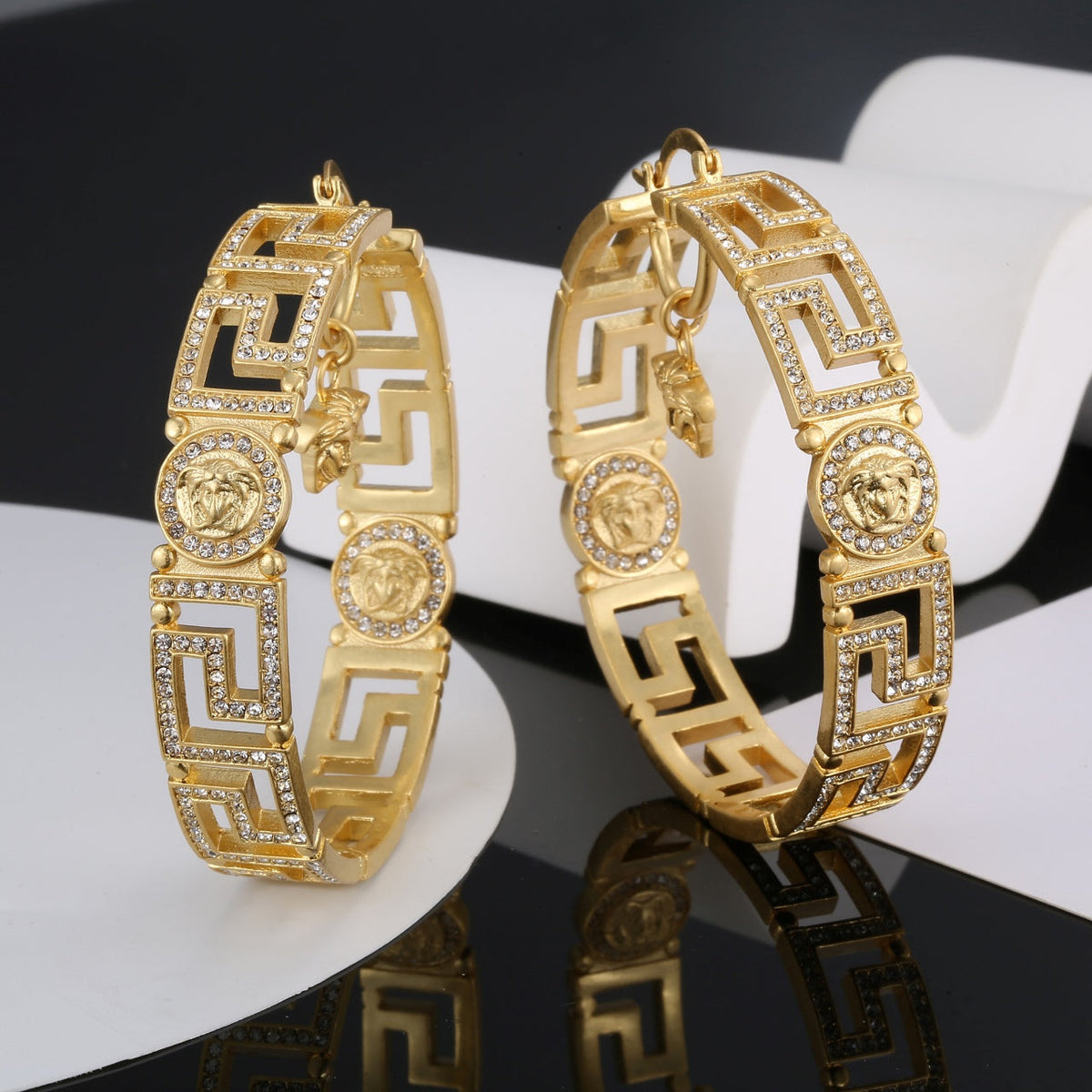 18K Ver Round Crystals Earrings