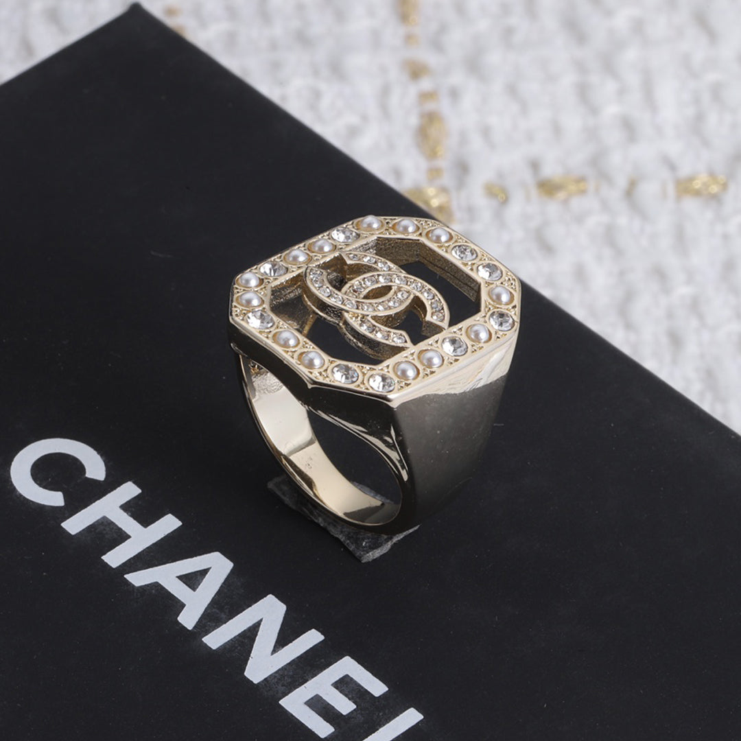 18K  Chanel Diamonds Ring
