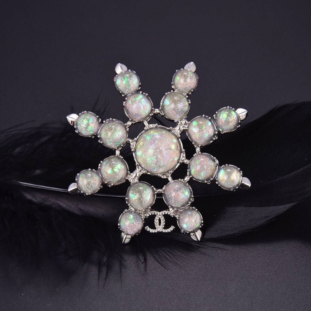 18K  Chanel Flower Crystals Brooch