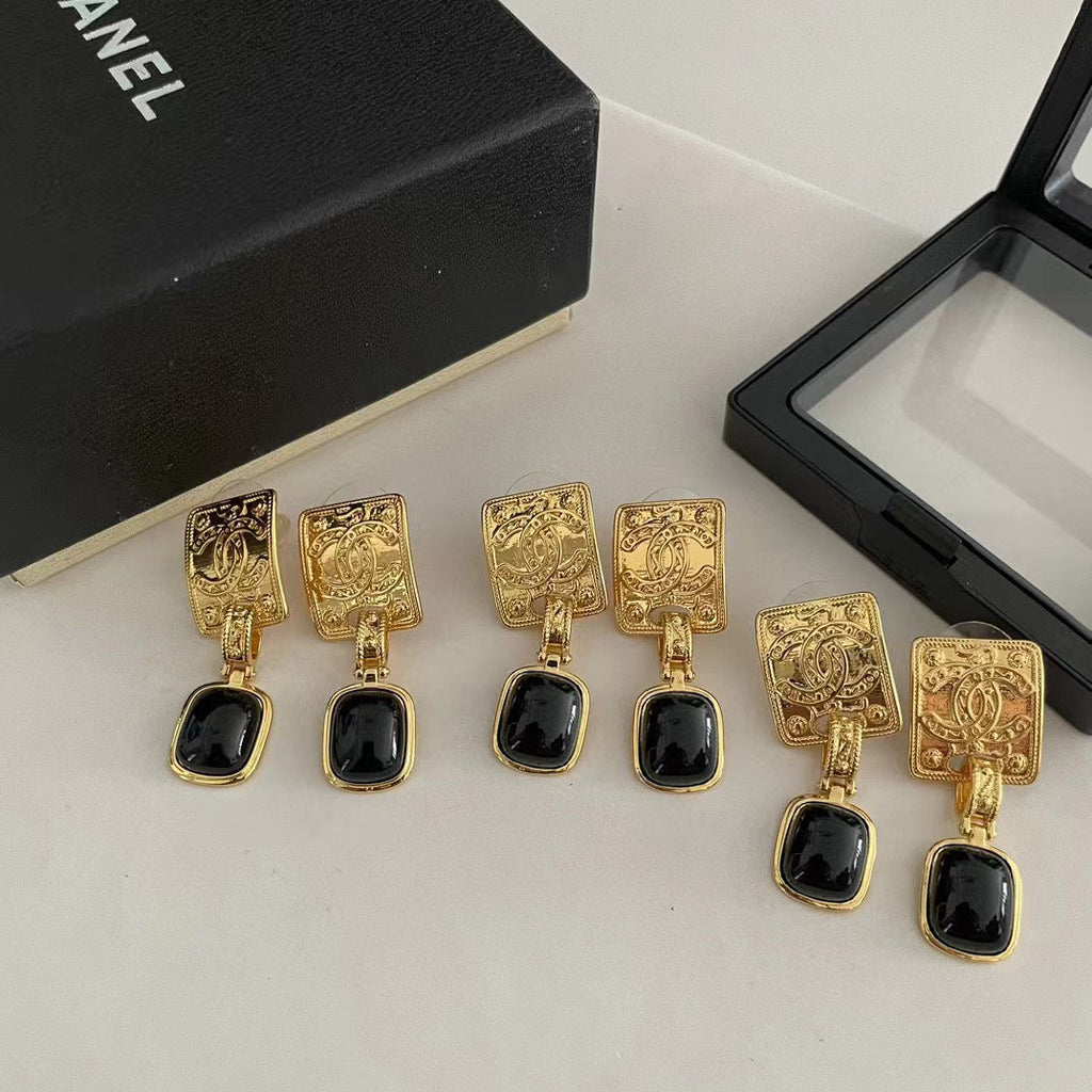 18K  Chanel Black Pearl Earrings