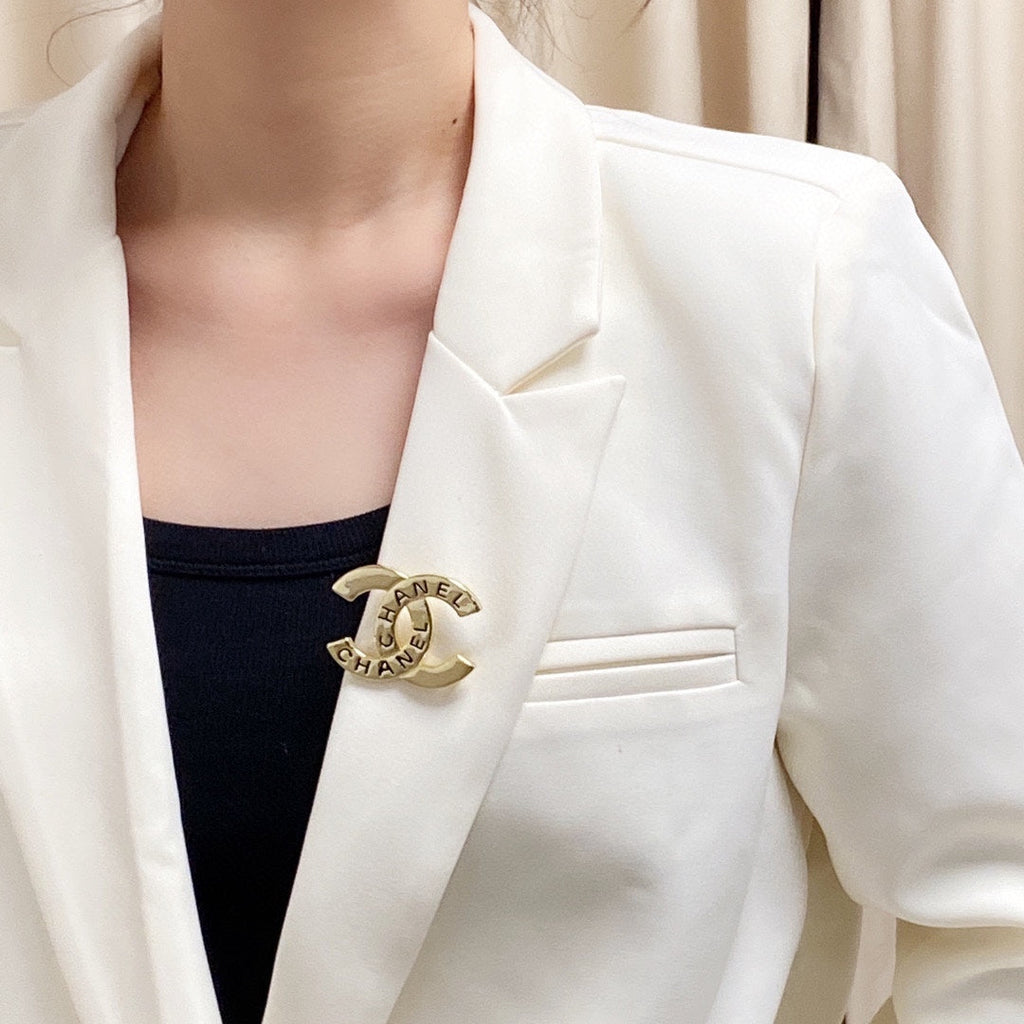 18K  Chanel Script Brooch