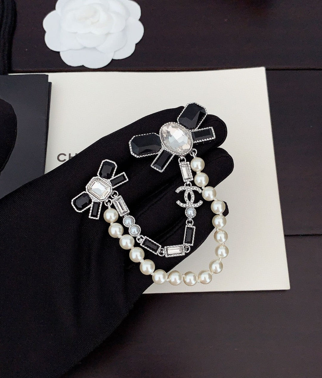 18K  Chanel Black Bow Pearls Brooch