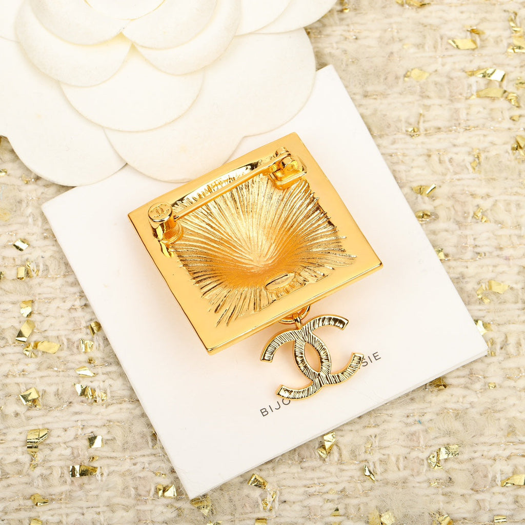 18K  Chanel Tiger Brooch