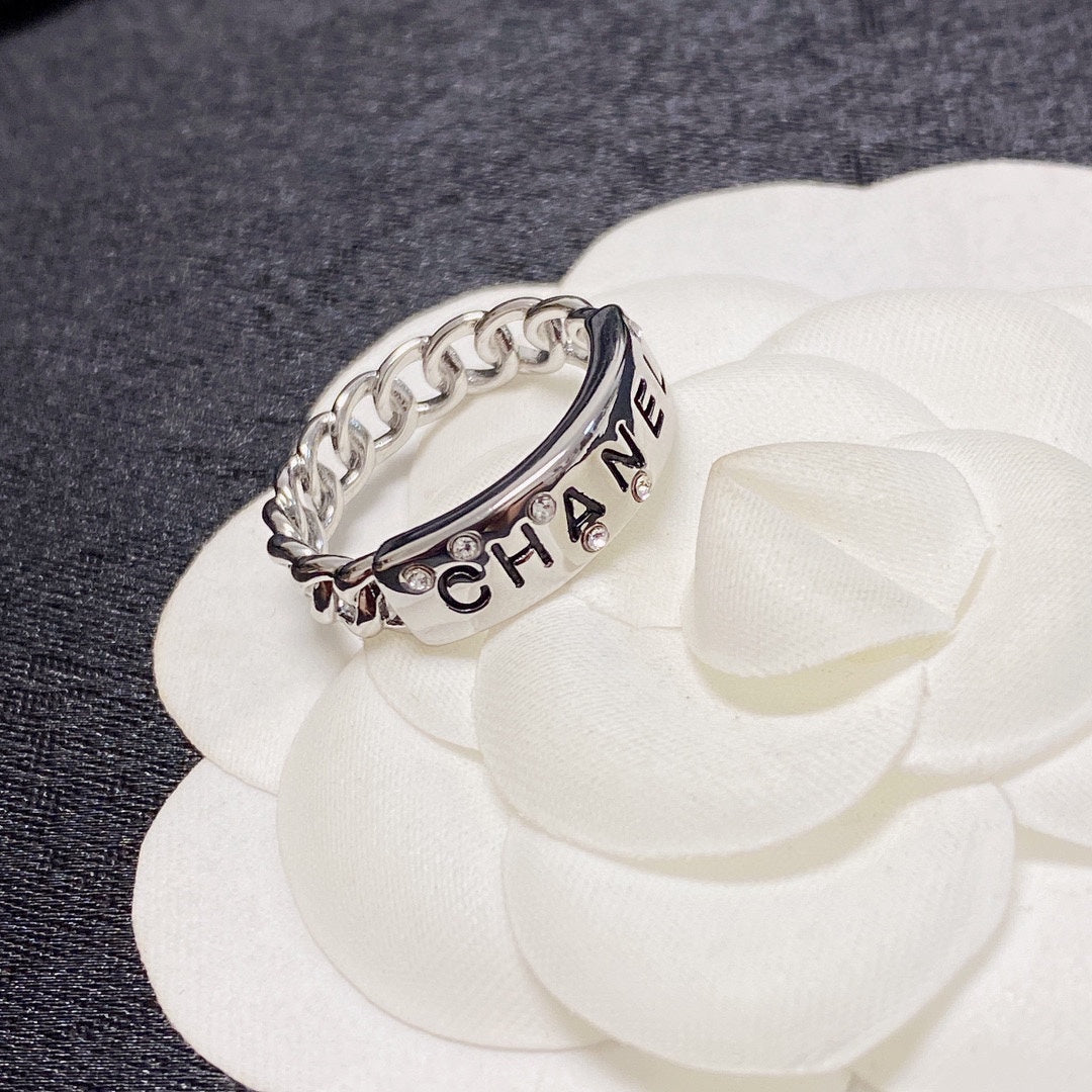 18K  Chanel Chain Link Ring