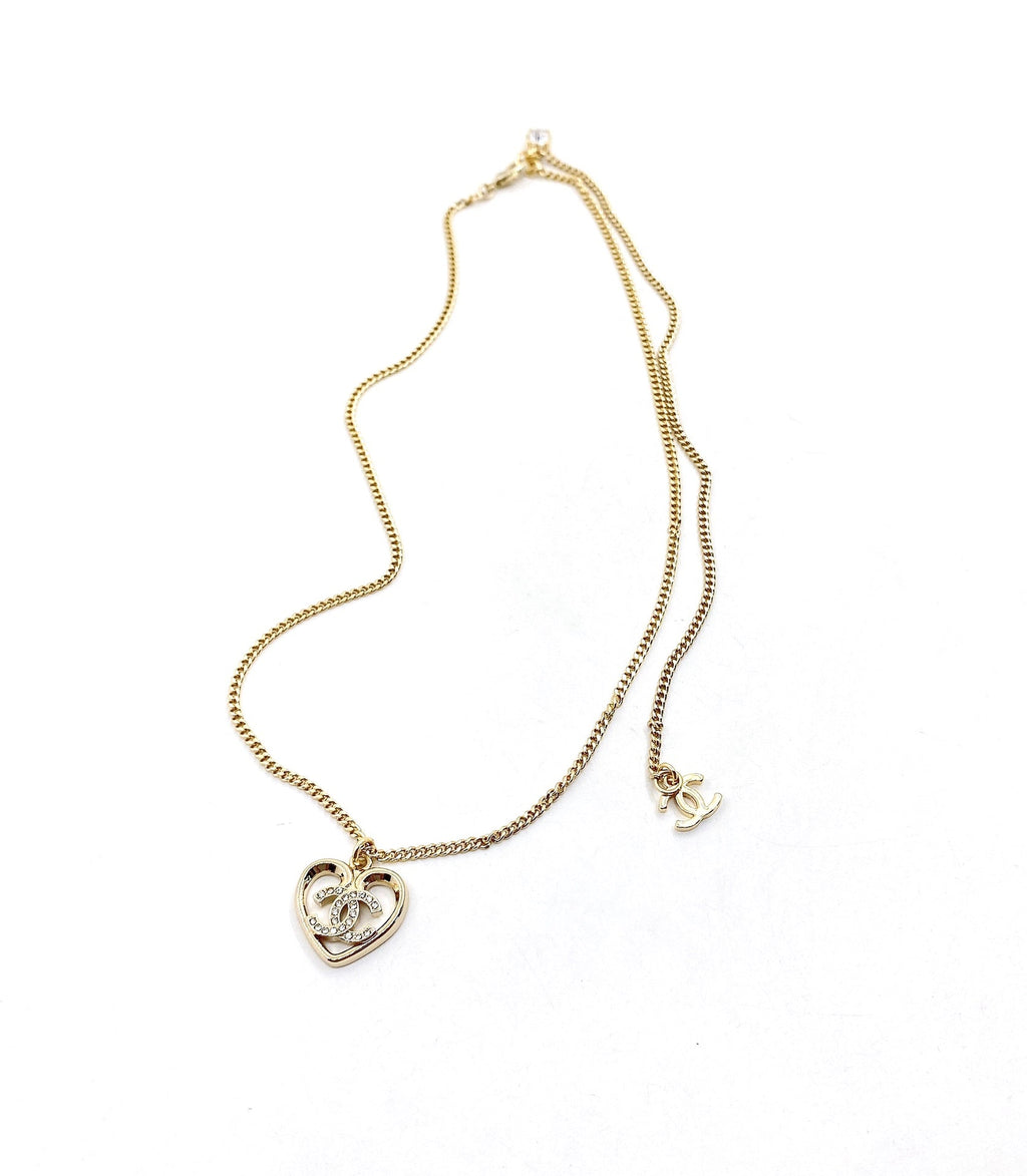 18K  Chanel Heart Pendant Chain Necklace
