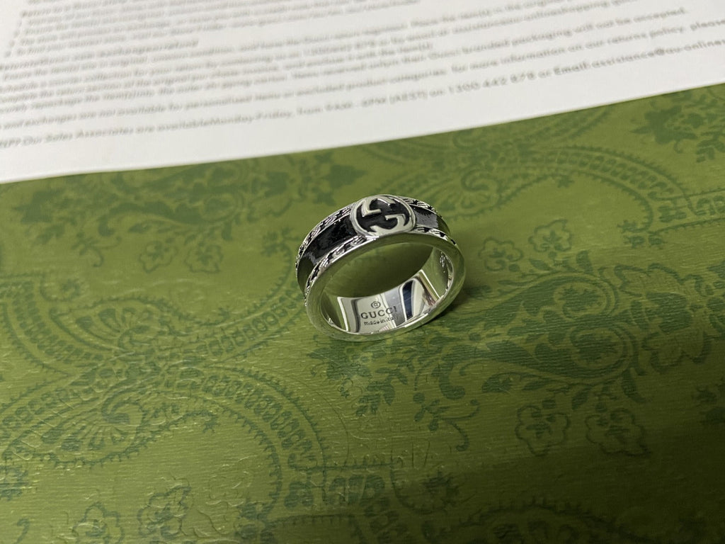 Double Gucci Interlocking Gucci Black Enamel Ring