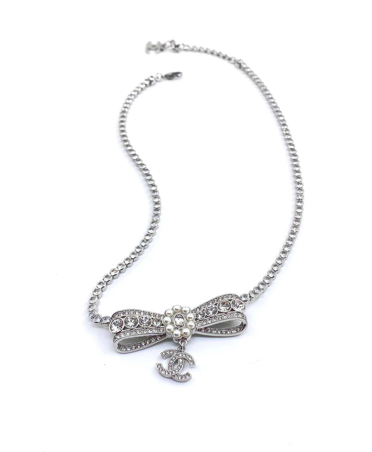 18K  Chanel Diamonds Bow Tie Necklace