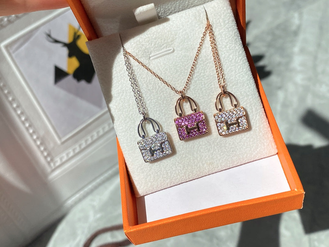 18K Amulettes Constance Pink Diamonds Pendant Necklace