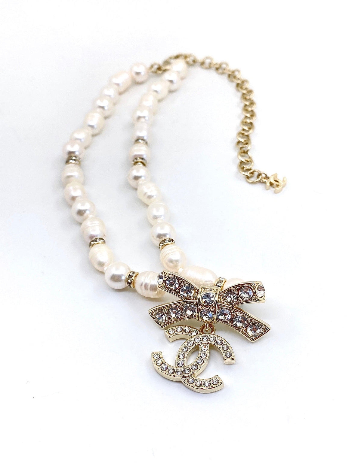 18K  Chanel Bow Tie Diamonds Necklace