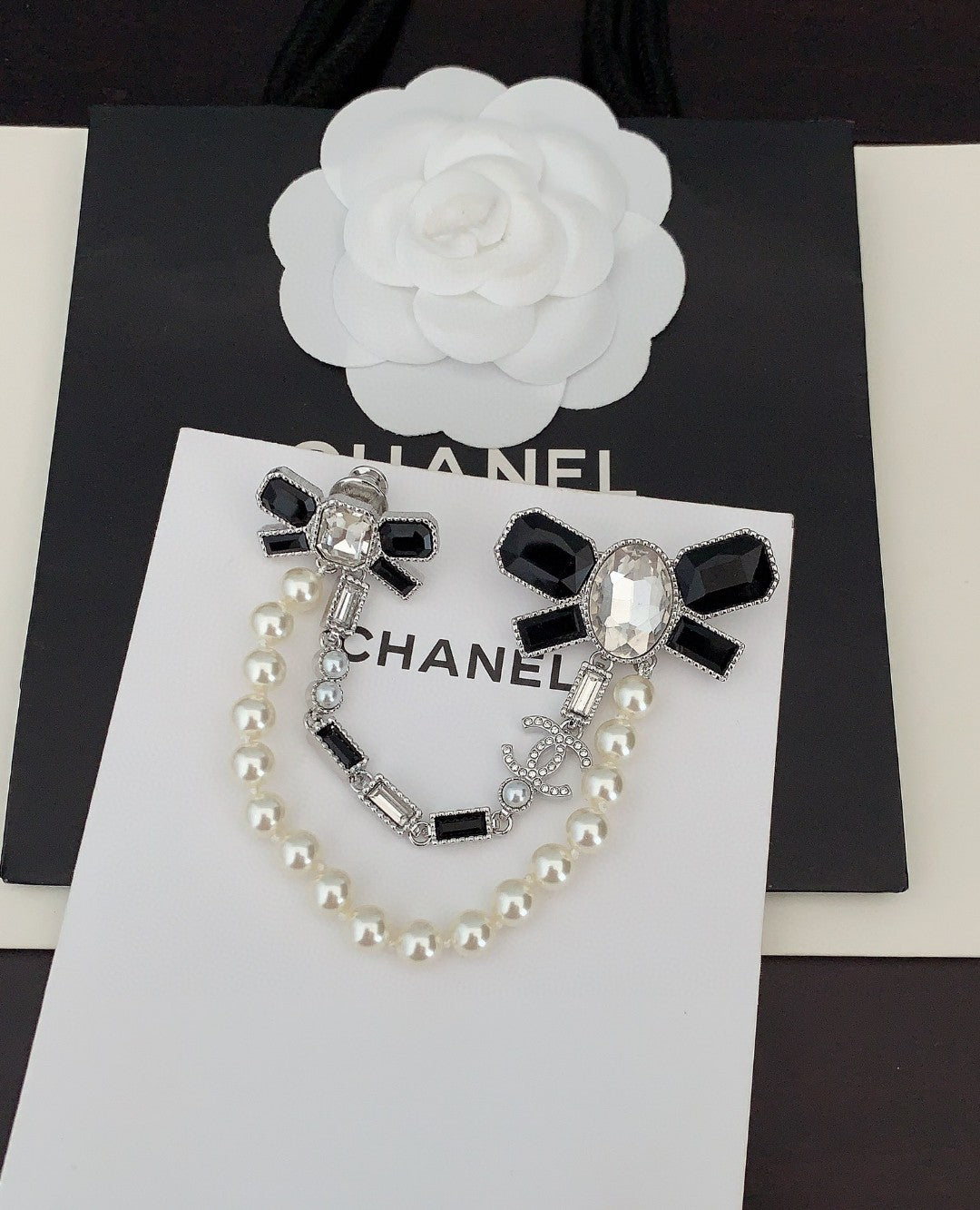 18K  Chanel Black Bow Pearls Brooch