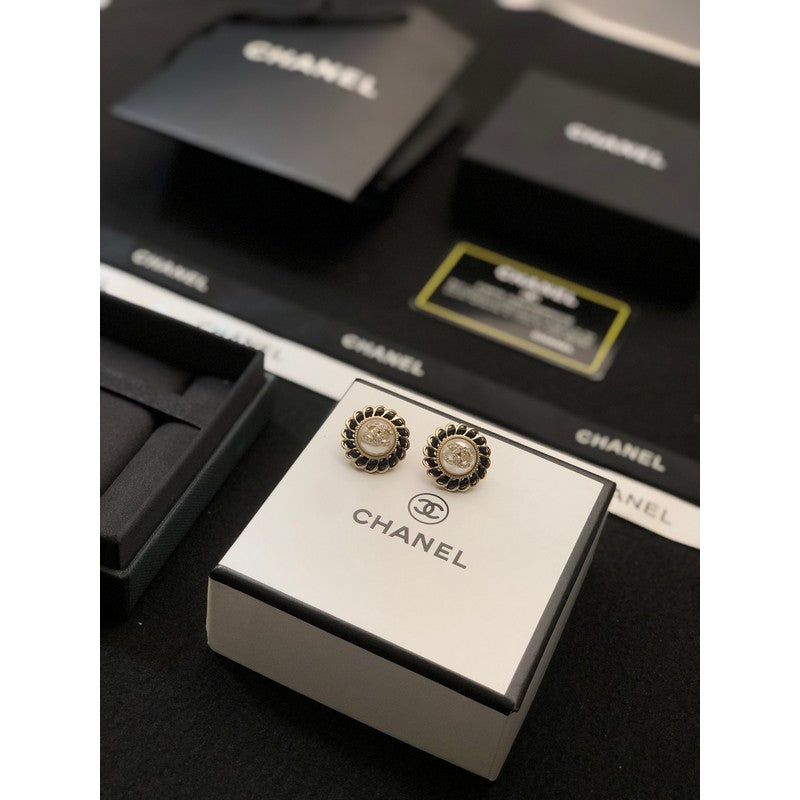 18K  Chanel Black Earrings