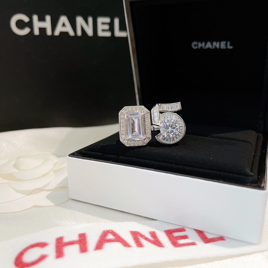 18K  Chanel No.5 Diamonds Ring