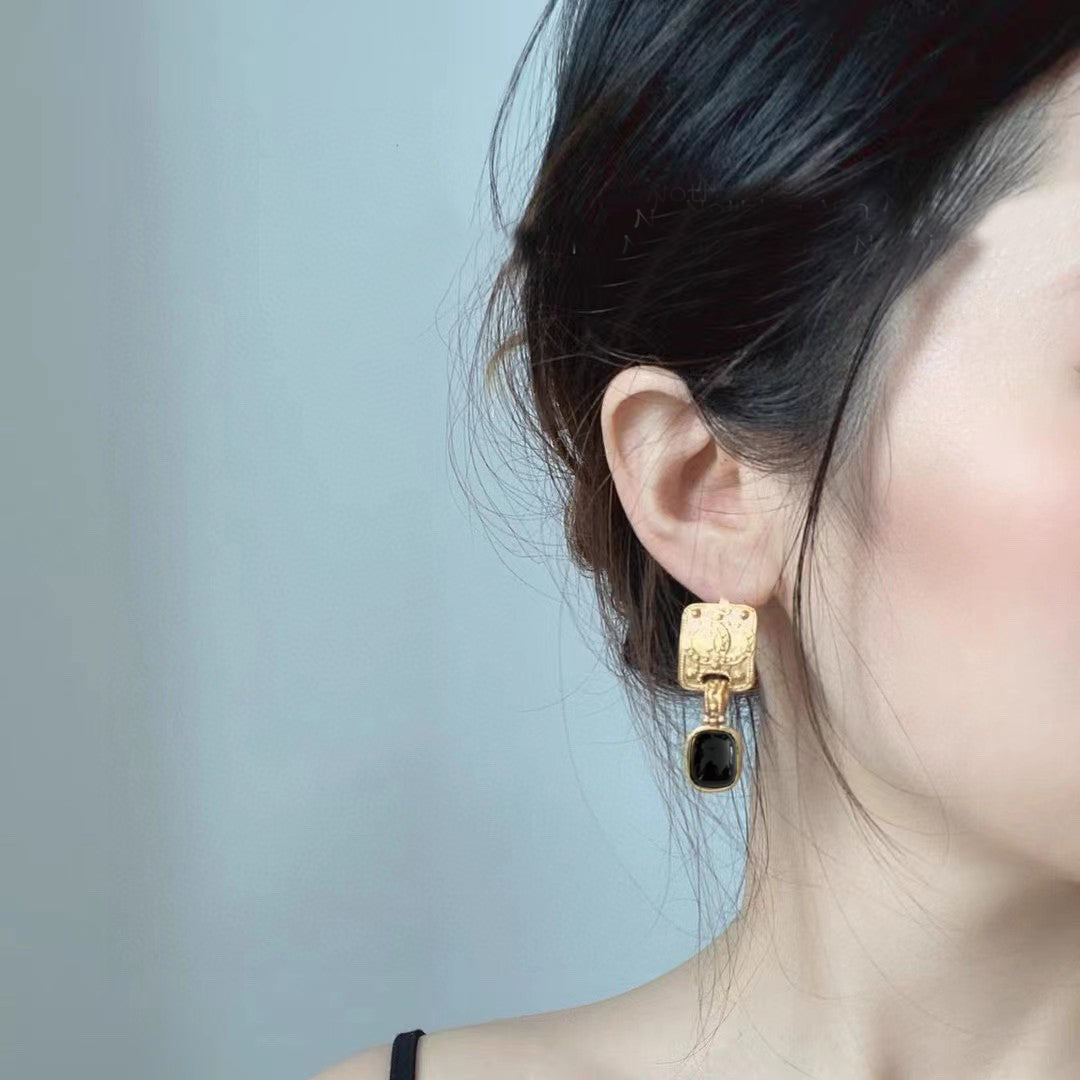 18K  Chanel Black Pearl Earrings