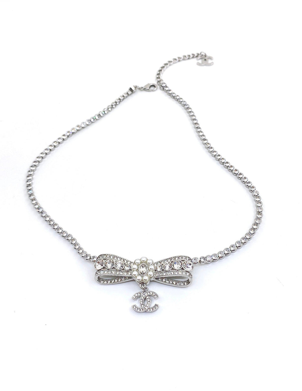 18K  Chanel Diamonds Bow Tie Necklace