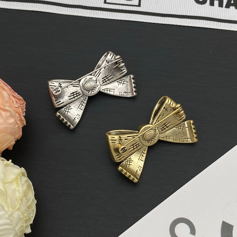 18K  Chanel Bow Tie Pearl Gold Brooch