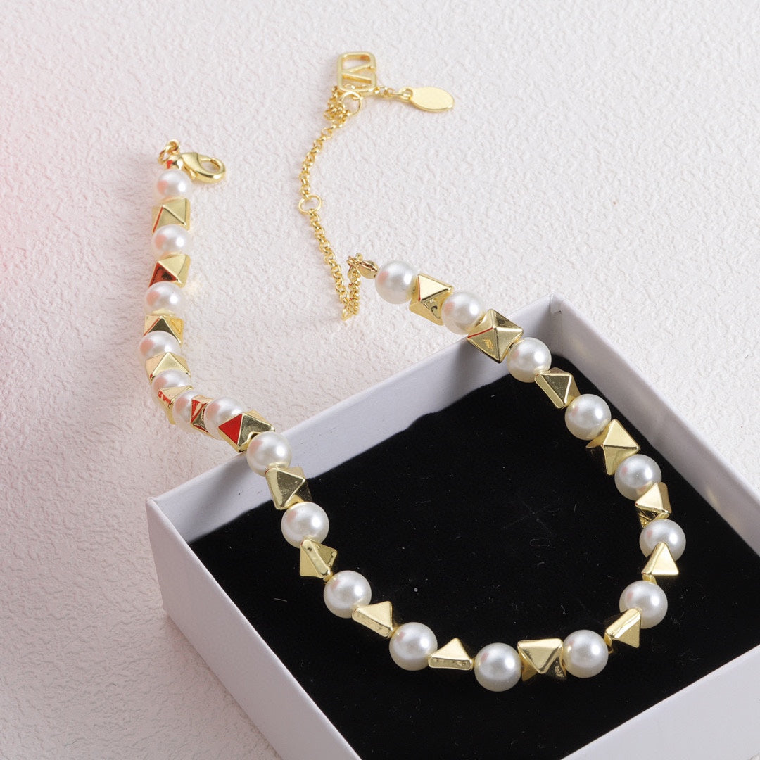 18K Valentino Rockstud Pearls Necklace