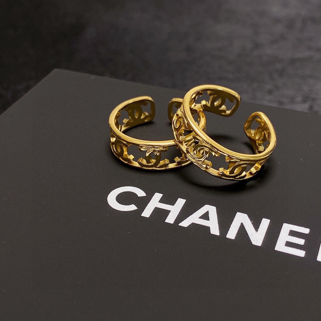 18K  Chanel Vintage Openwork Ring