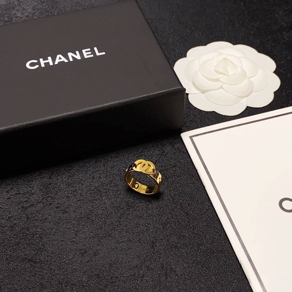 18K  Chanel Yellow Gold Ring