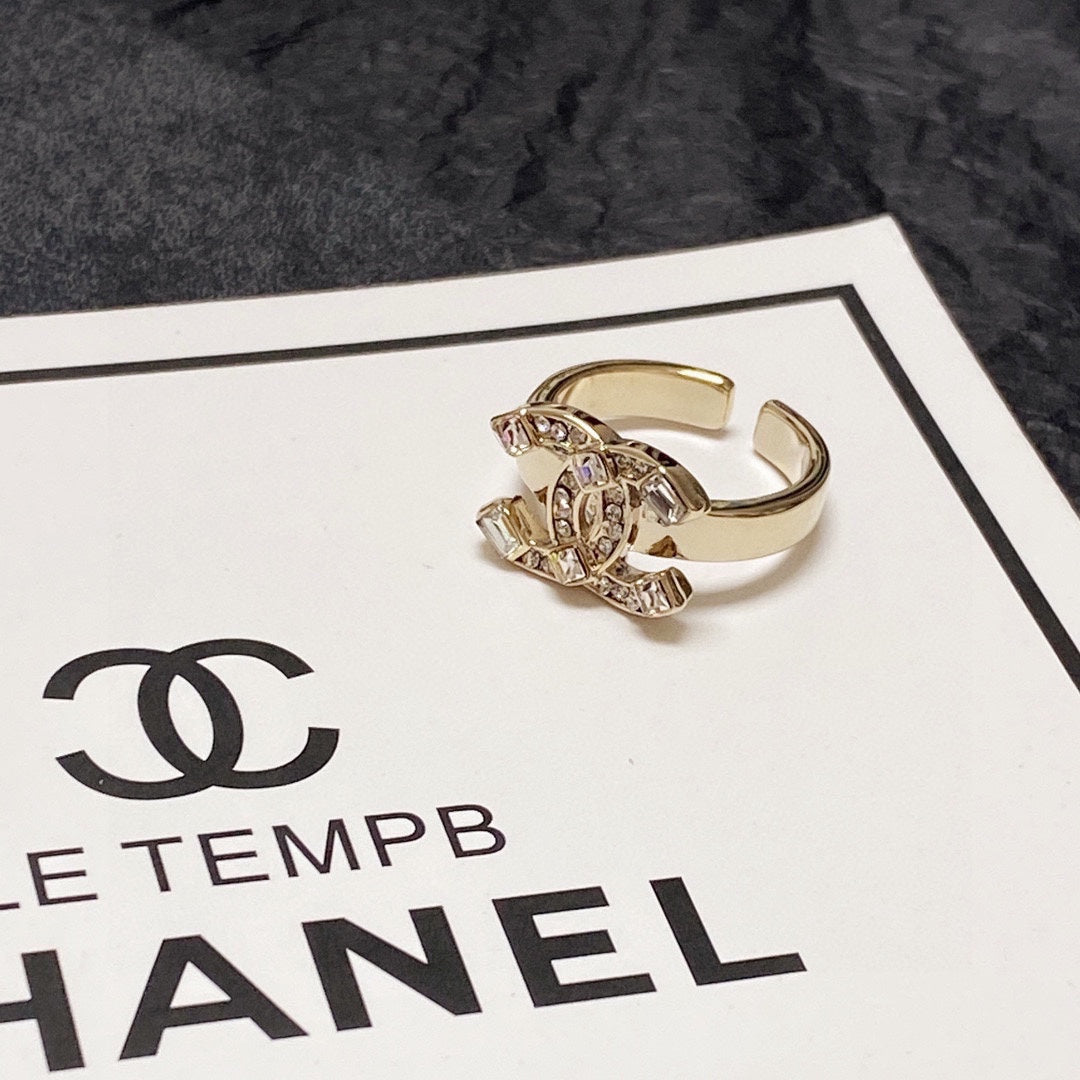 18K  Chanel Crystals Ring