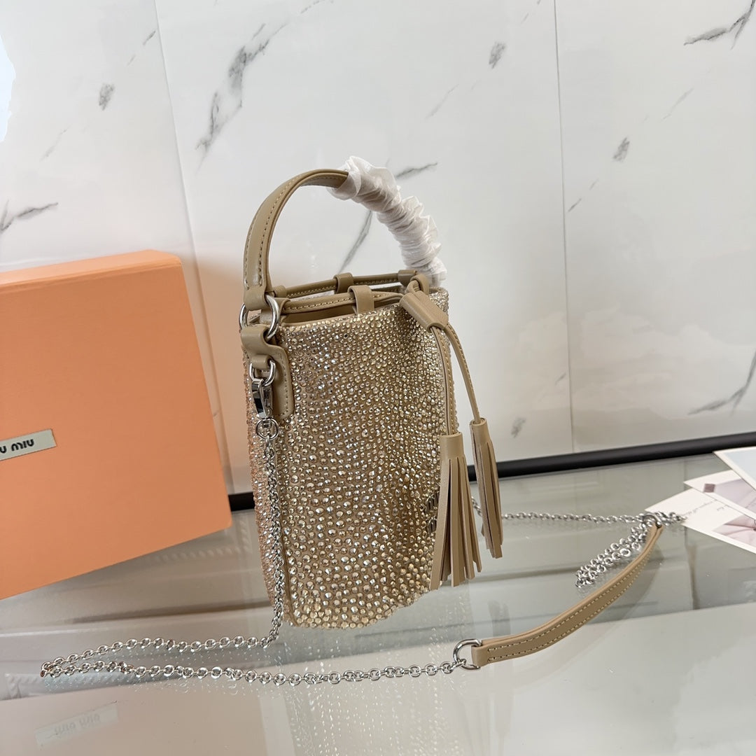 DIAMOND BUCKET BAG 17 IN ECRU BEIGE LAMBSKIN