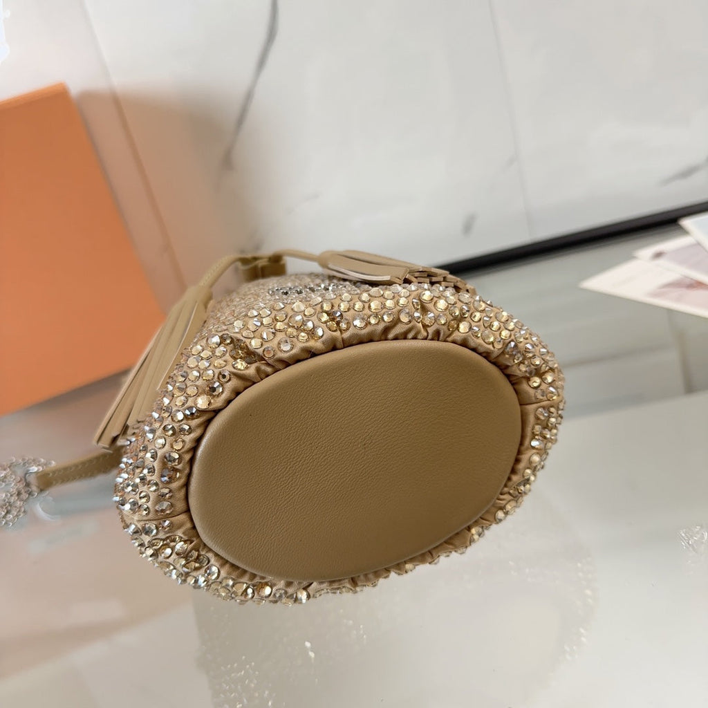 DIAMOND BUCKET BAG 17 IN ECRU BEIGE LAMBSKIN