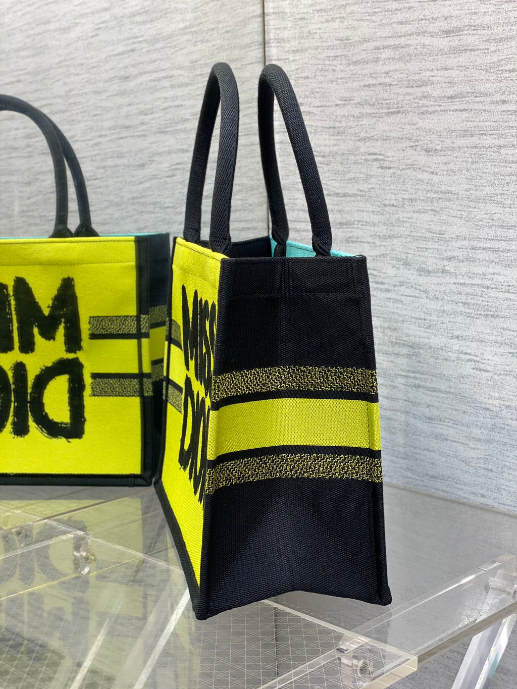 MEDIUM BOOK TOTE 36 IN COLORFUL CANVAS 226513