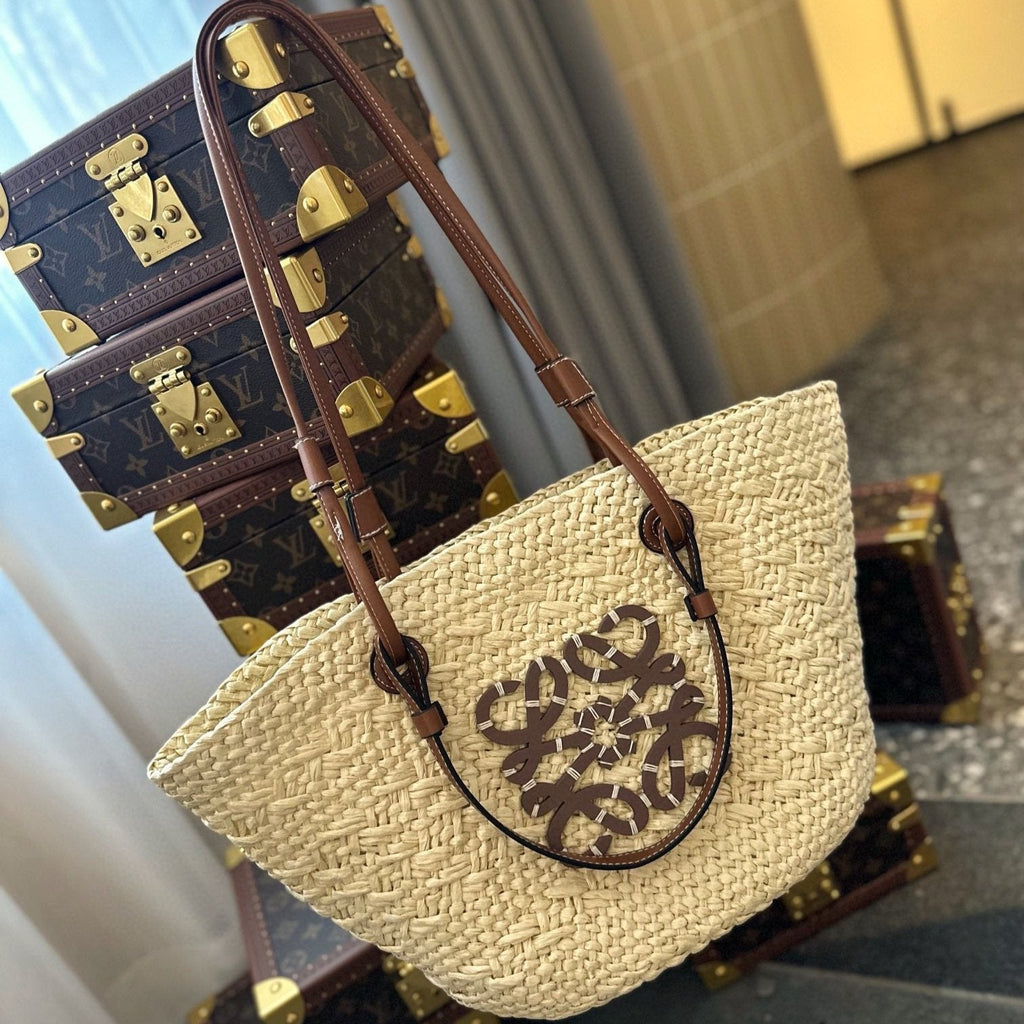 LOE SMALL ANAGRAM BASKET 28 BAG IN NATURAL MIX BROWN IRACA PALM AND CALFSKIN
