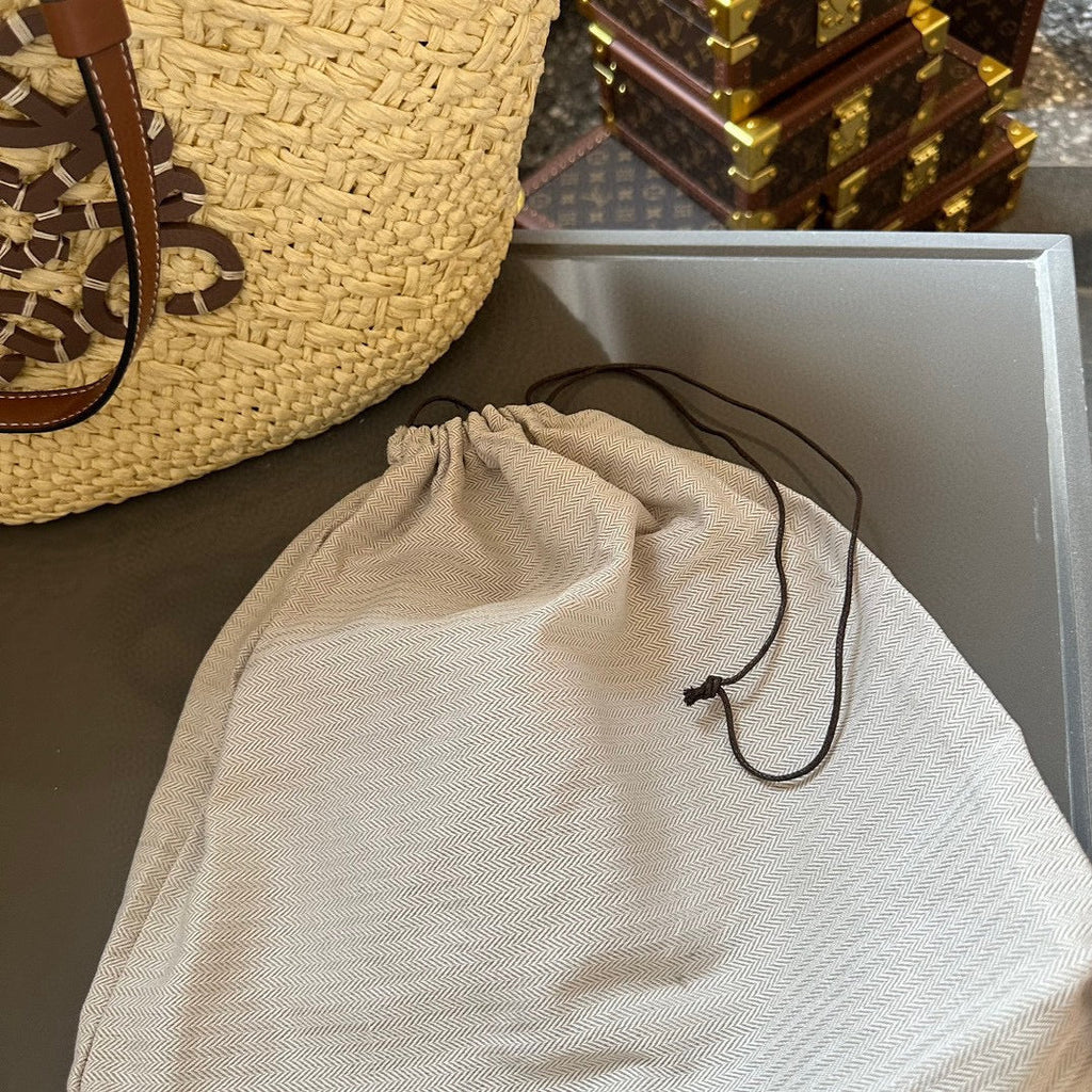 LOE SMALL ANAGRAM BASKET 28 BAG IN NATURAL MIX BROWN IRACA PALM AND CALFSKIN