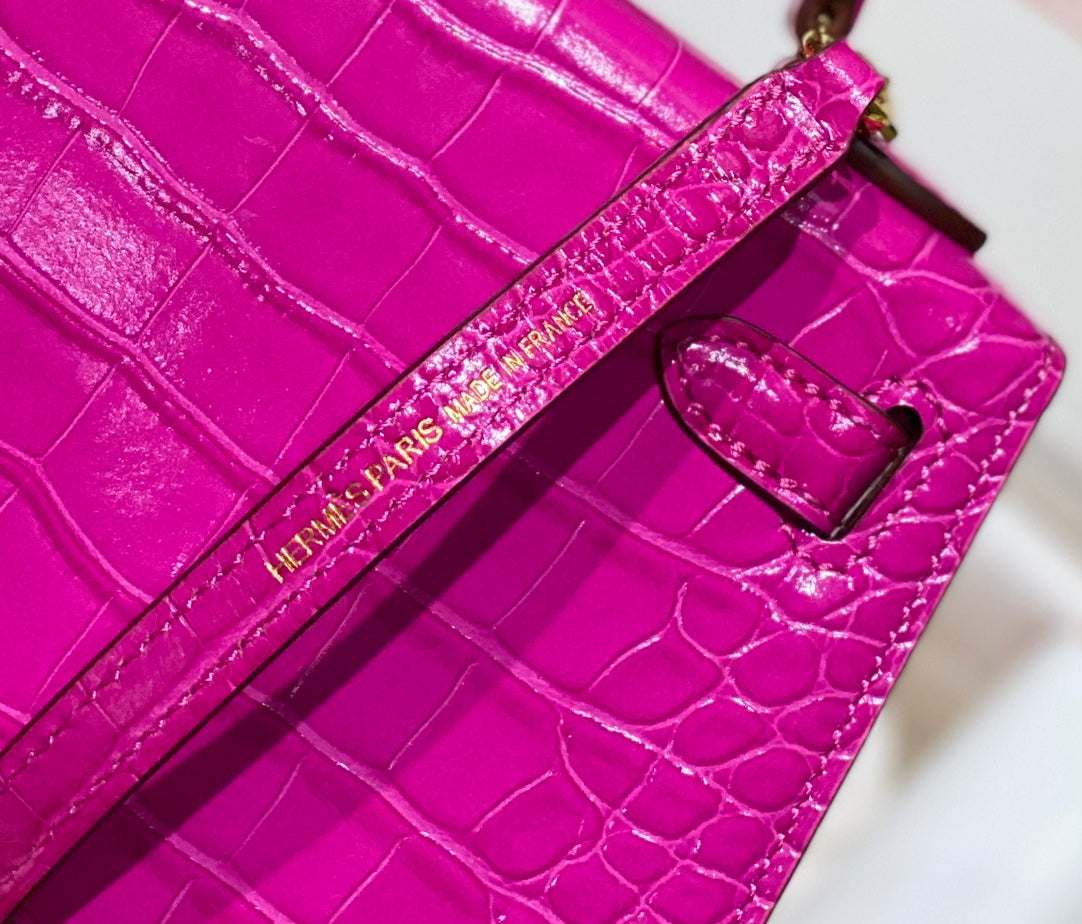 HERMES 25S MINI KELLY 19 IN DEEP MAGENTA CALFSKIN GOLD HARDWARE