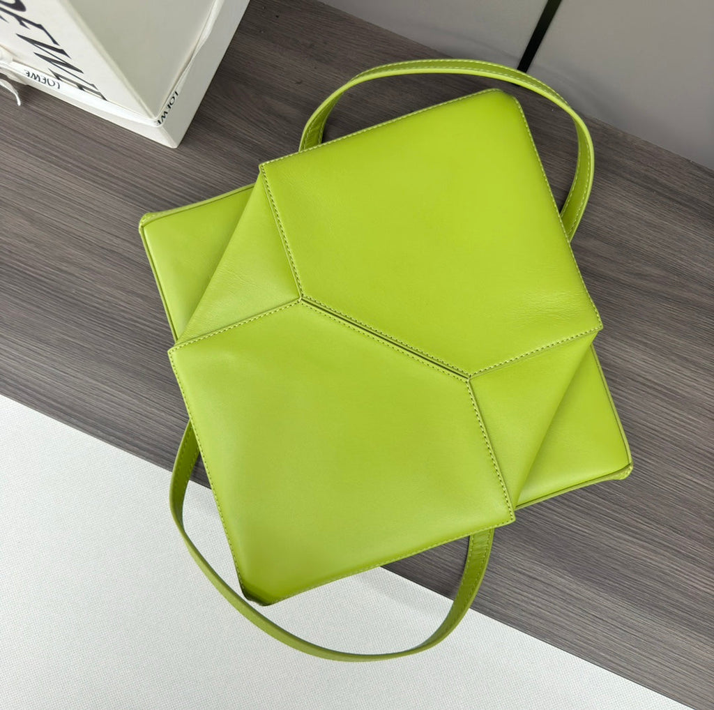 LOE 31 FUZZLE FOLD IN GREEN CHARTREUSE CALFSKIN