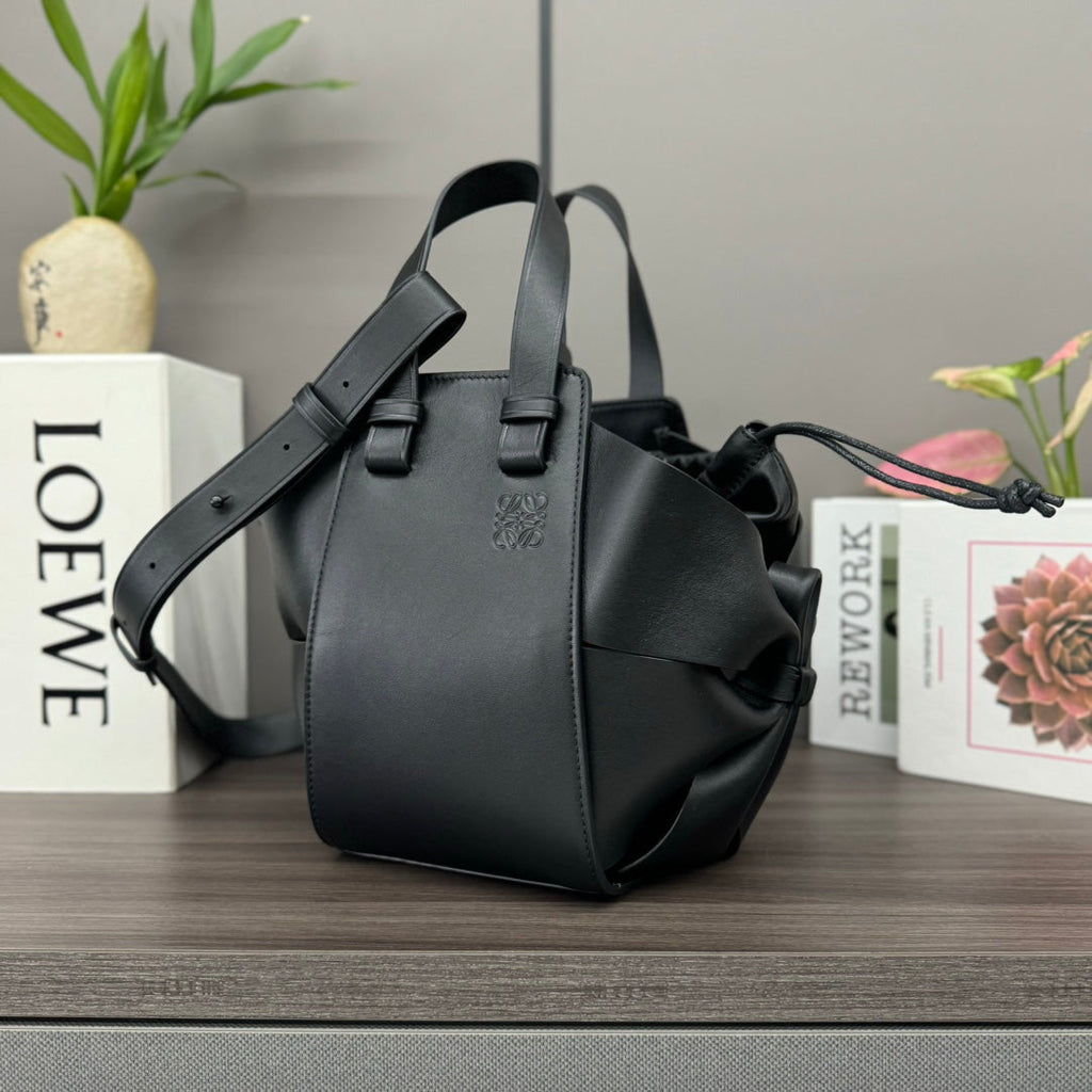 LOE 27 HAMMOCK COMPACT BAG IN BLACK CALFSKIN