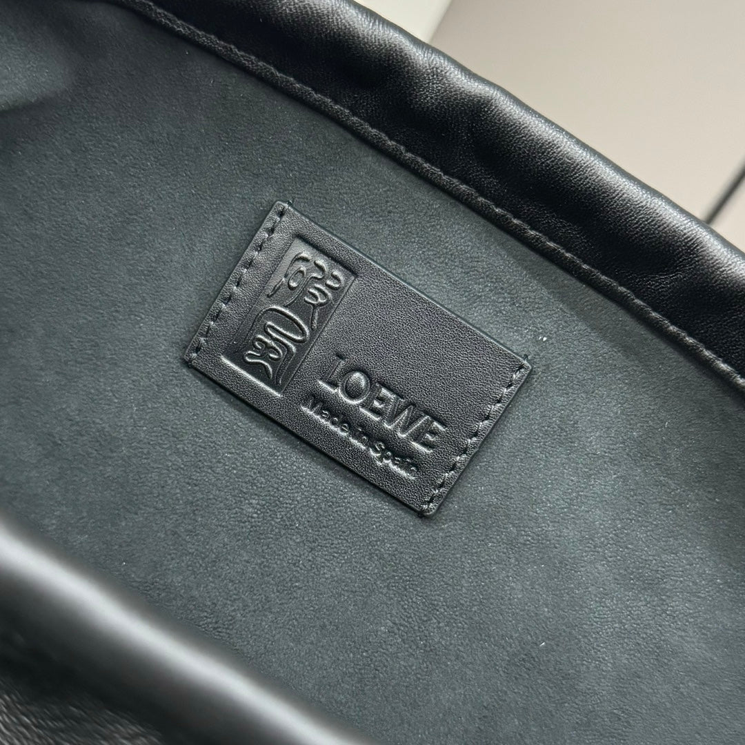 LOE 27 HAMMOCK COMPACT BAG IN BLACK CALFSKIN