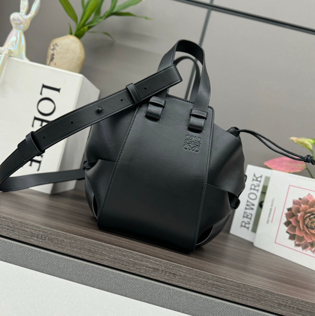 LOE 27 HAMMOCK COMPACT BAG IN BLACK CALFSKIN