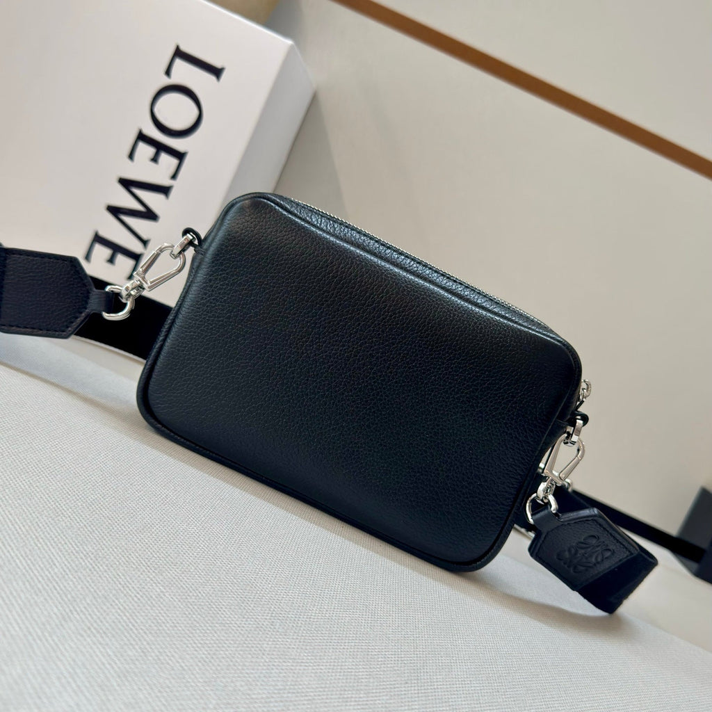 LOEWE 25S PEBBLE BAG 20 IN BLACK CALFSKIN SILVER HARDWARE