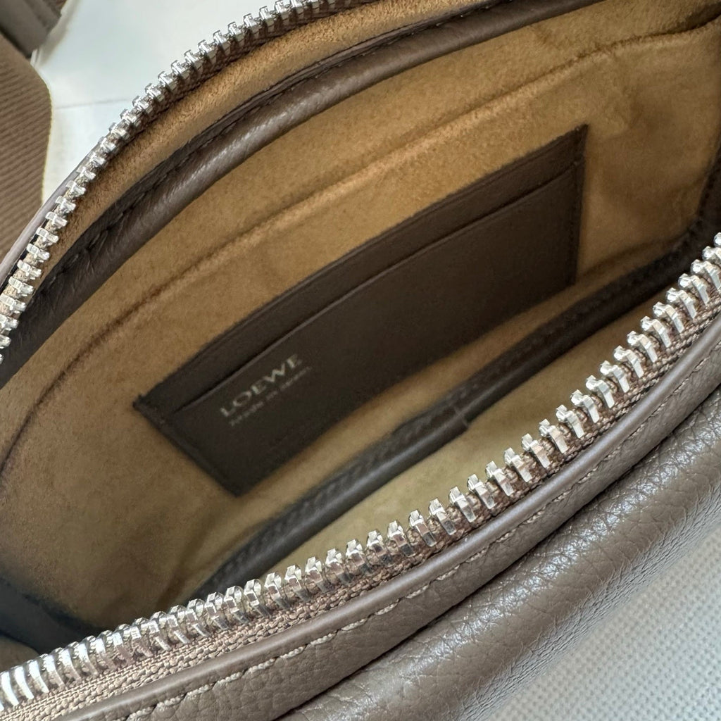 LOEWE 25S PEBBLE BAG 20 IN DARK TAUPE CALFSKIN SILVER HARDWARE