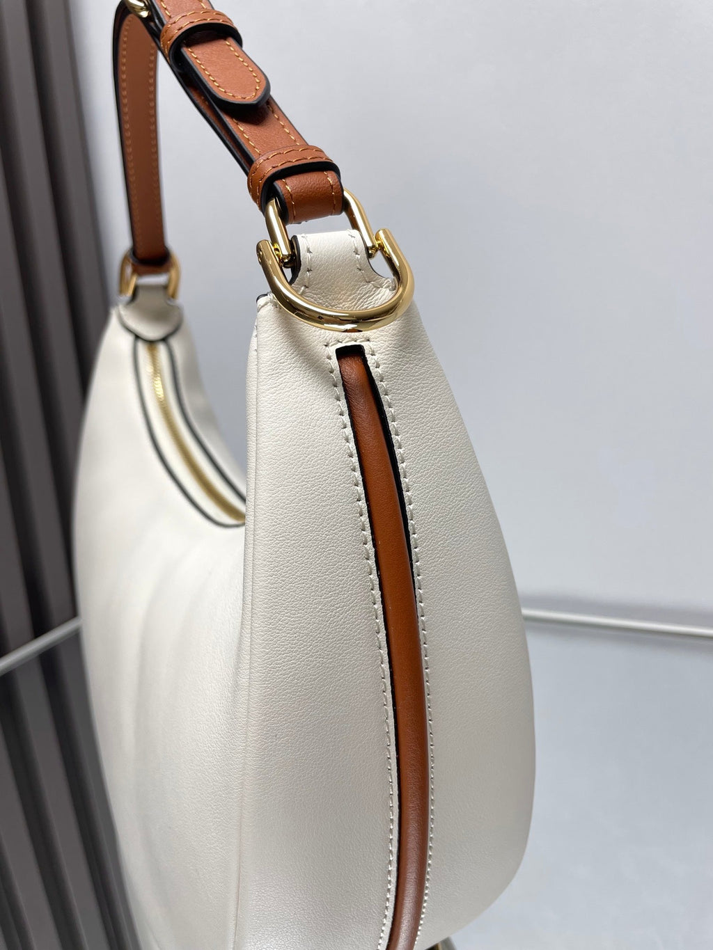 FENDIGRAPHY MEDIUM 29 IN WHITE AND ORANGE TRIM SMOOTH LAMBSKIN GOLD HARDWARE