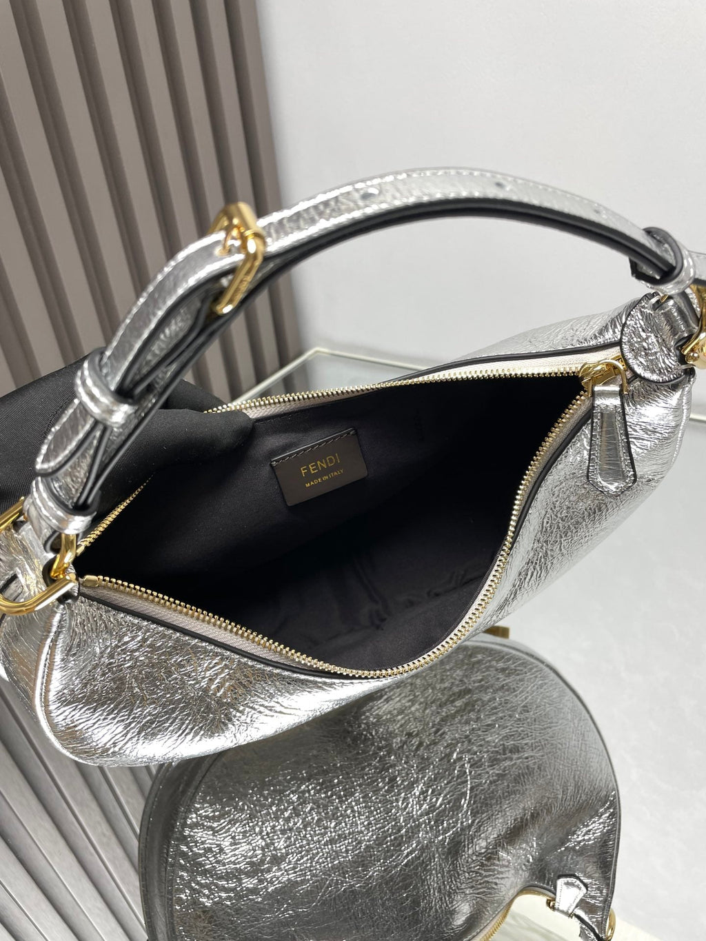 FENDIGRAPHY MEDIUM 29 IN SILVER METALLIC SMOOTH LAMBSKIN GOLD HARDWARE