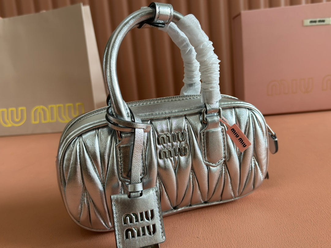 ARCADIE MATELASSÉ BAG 19 IN SILVER GLOSSY CALFSKIN GOLD HARDWARE