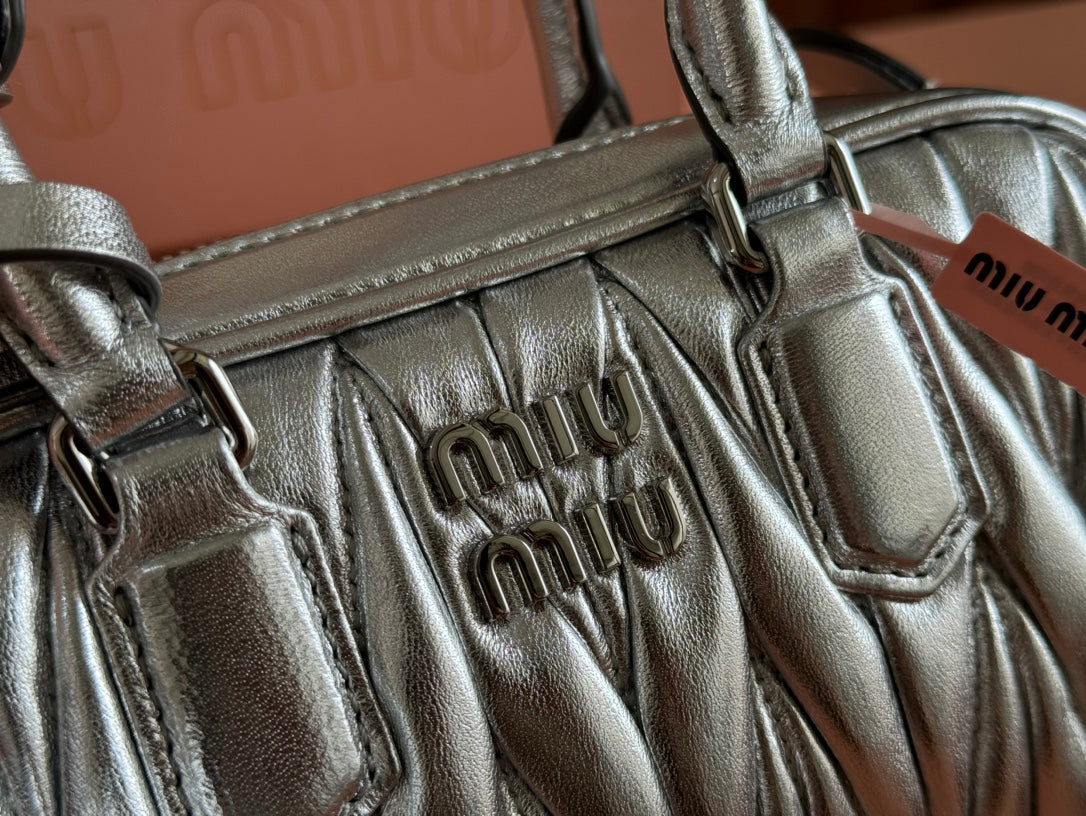 ARCADIE MATELASSÉ BAG 19 IN SILVER GLOSSY CALFSKIN GOLD HARDWARE
