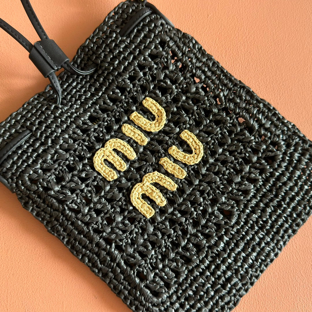 WANDER BUCKET BAG 23 BLACK IN RAFFIA WITH LEATHER TRIM