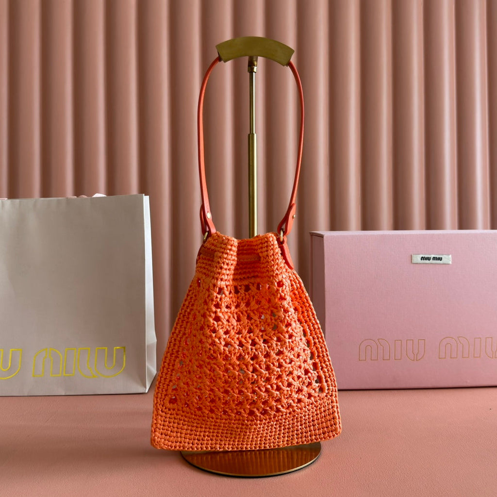 MIUMIU 26S WANDER BUCKET BAG 23 IN ORANGE RAFFIA WITH LEATHER TRIM